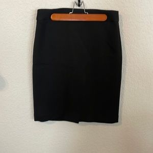 Banana republic size 6 black textured skirt